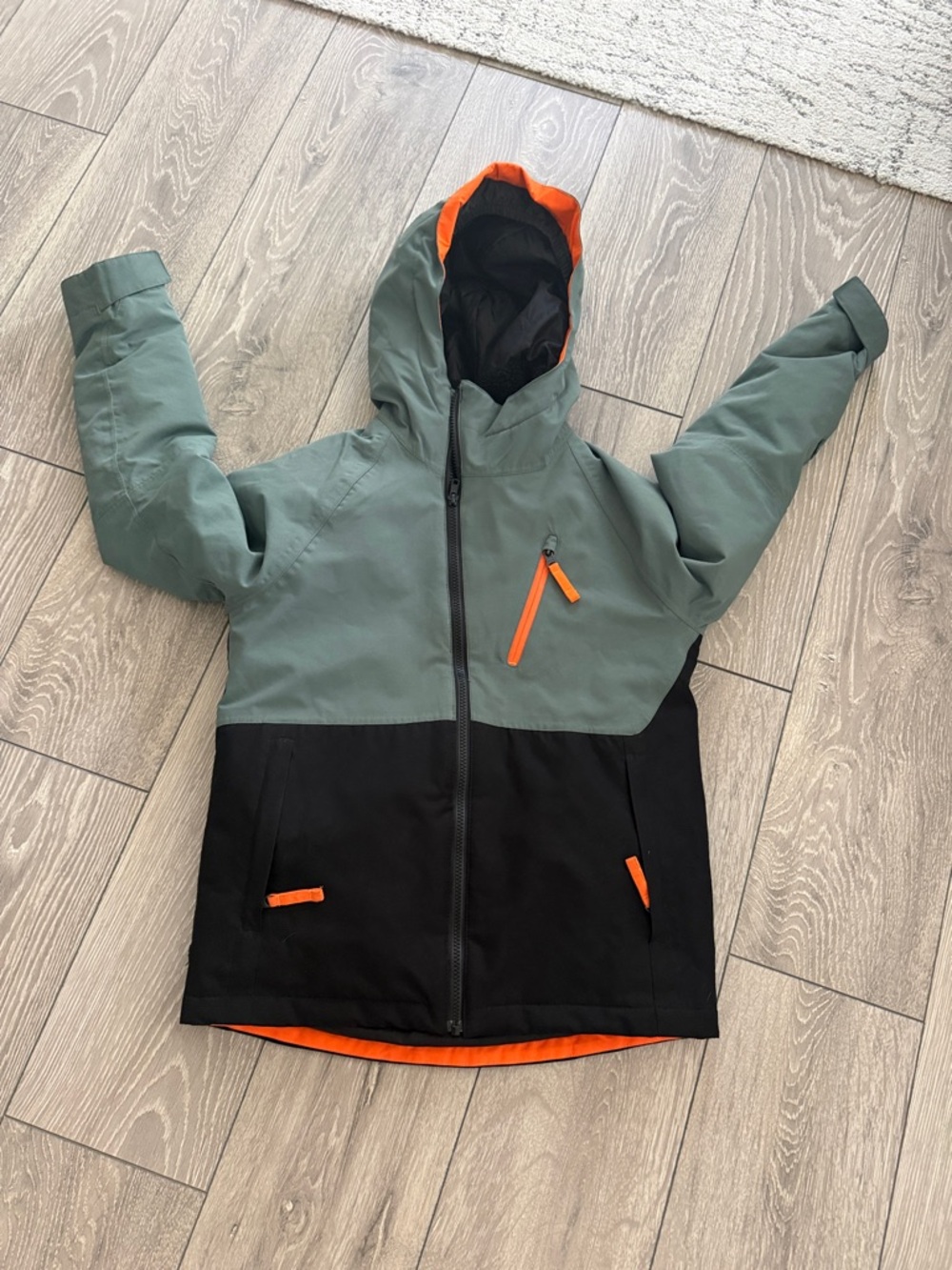 686 Kids Two-Tone Hooded Ski Jacket - Green/Black with Orange Accents